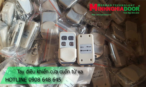 tay khóa điều khiển cửa cuốn từ xa